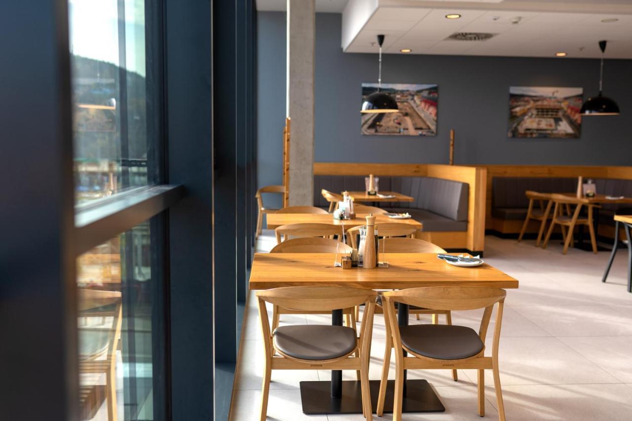 Vsetín Hotel Smetanova מראה חיצוני תמונה
