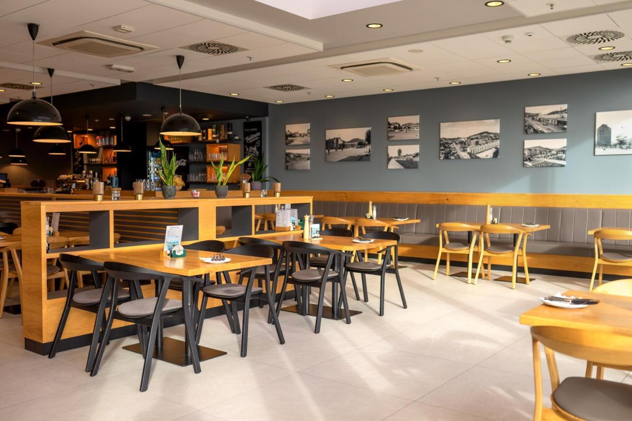 Vsetín Hotel Smetanova מראה חיצוני תמונה