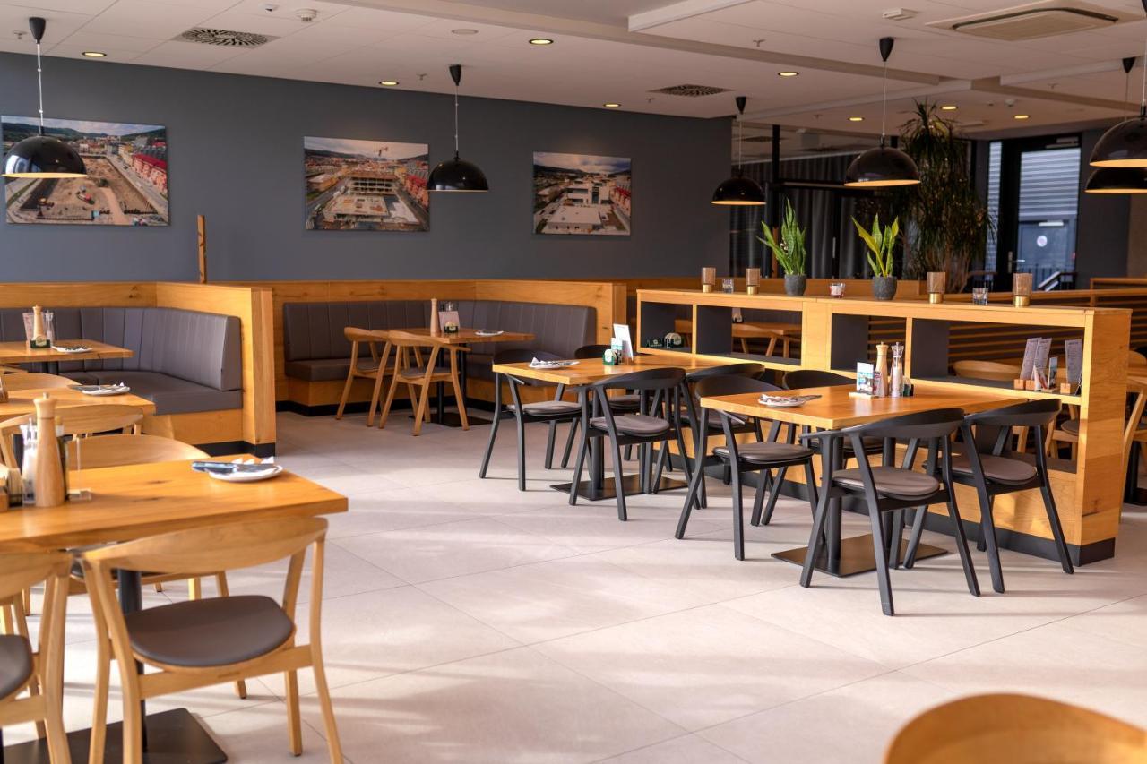 Vsetín Hotel Smetanova מראה חיצוני תמונה