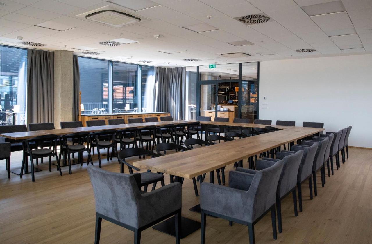 Vsetín Hotel Smetanova מראה חיצוני תמונה
