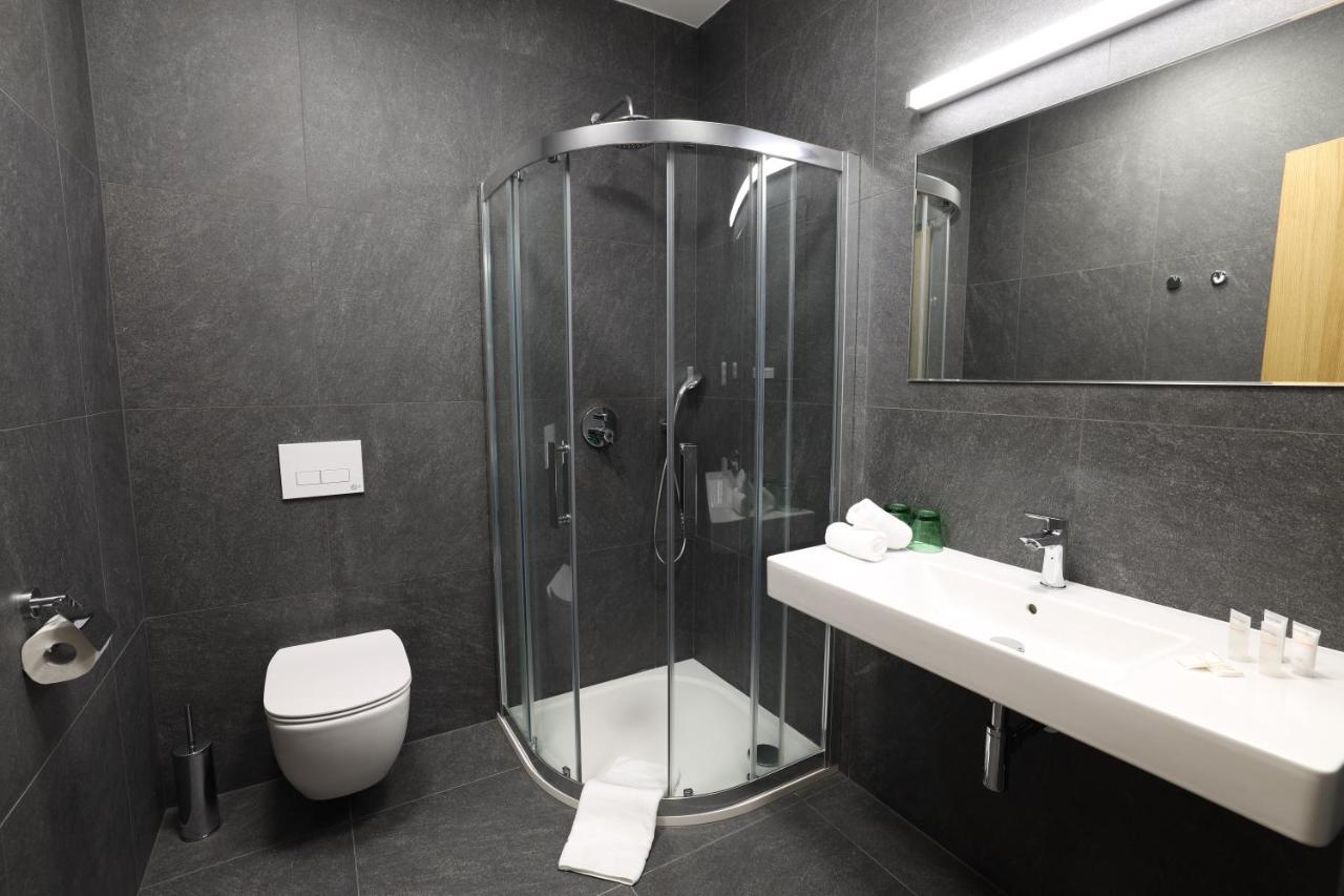 Vsetín Hotel Smetanova מראה חיצוני תמונה
